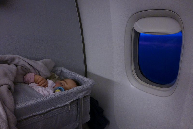 10 conseils pour prendre l'avion avec bébé 